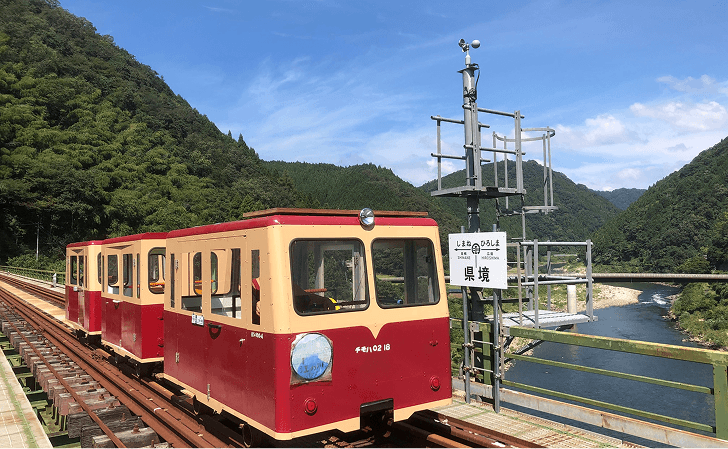 口羽駅のトロッコ