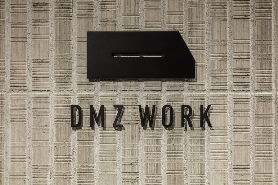 DMZ WORK 8名会議室 写真4