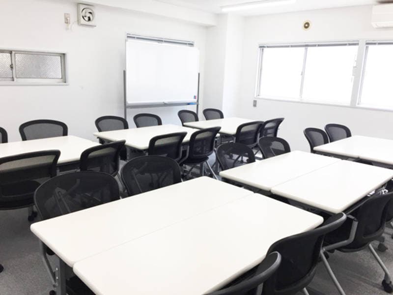 新宿三丁目レンタルスペース会議室 中規模 セミナー 写真2