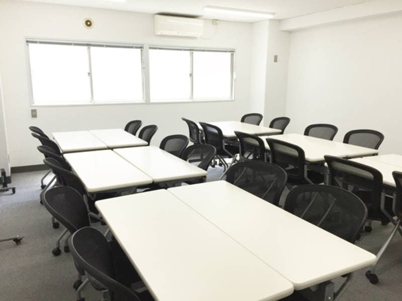 新宿三丁目レンタルスペース会議室 中規模 セミナー 写真3