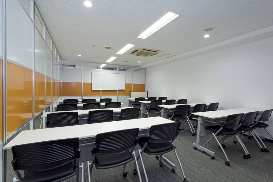 横浜アントレサロン 24名会議室