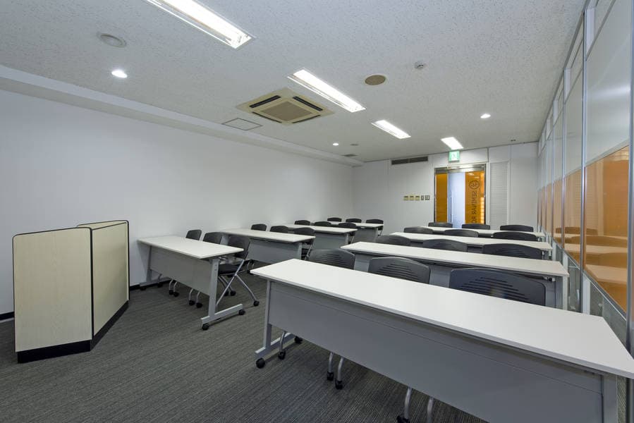 横浜アントレサロン 24名会議室 写真2