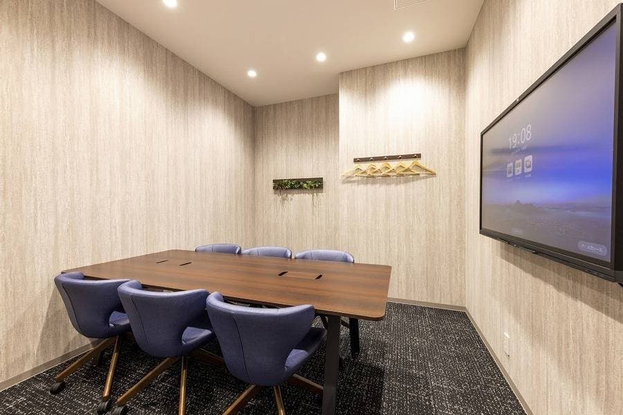BIZcomfort札幌 6名用会議室 写真2