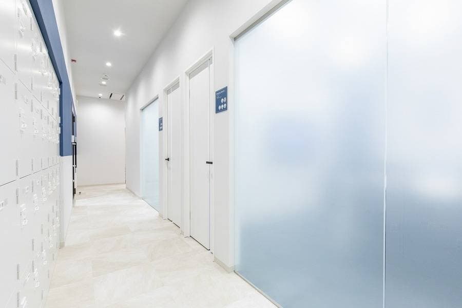 BIZcomfort新横浜 4名用会議室 写真2