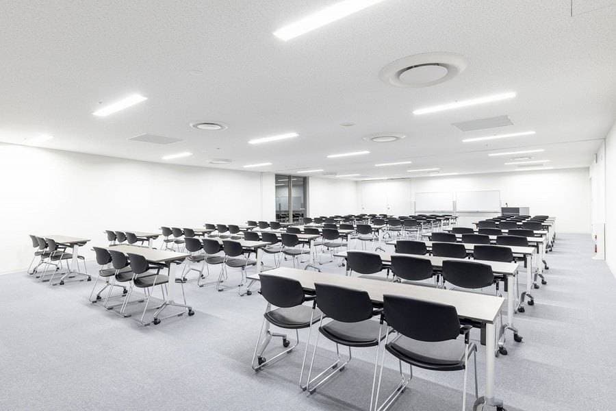 BIZcomfort水戸 90名セミナールーム 写真2