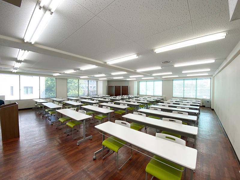 三栄ビル３階　第１会議室