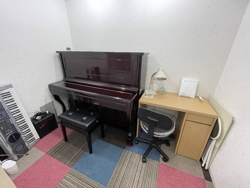 豊中ピアノ自習室ーくつろぎミュージック音楽教室 楽器練習室 写真5