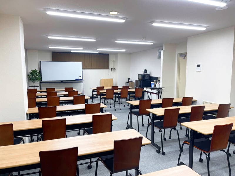 【ROOMs新宿御苑前店】新宿御苑前駅 徒歩4分 写真4