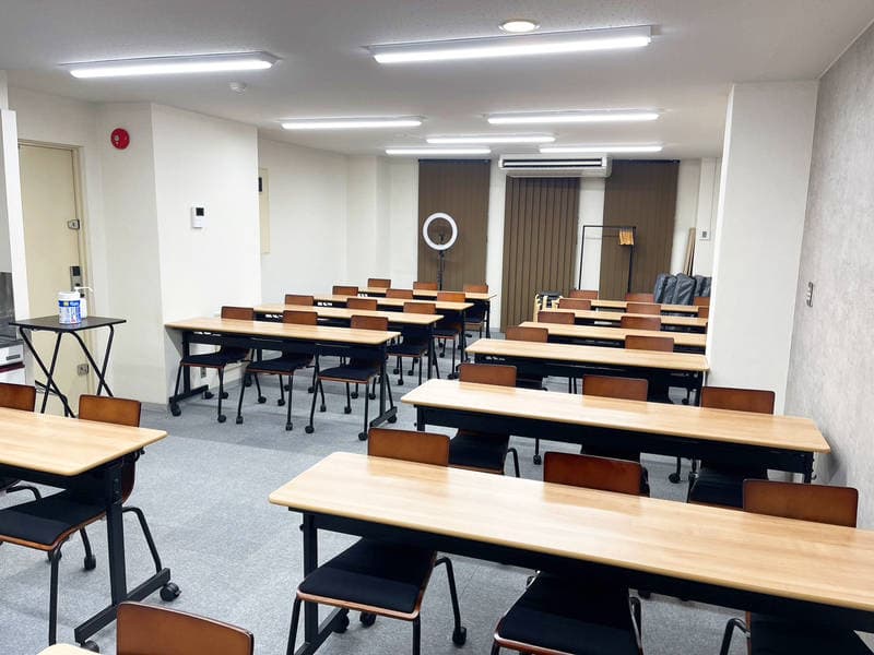 【ROOMs新宿御苑前店】新宿御苑前駅 徒歩4分 写真2