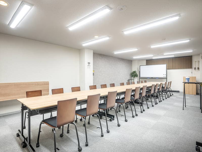 【ROOMs新宿御苑前店】新宿御苑前駅 徒歩4分 写真3