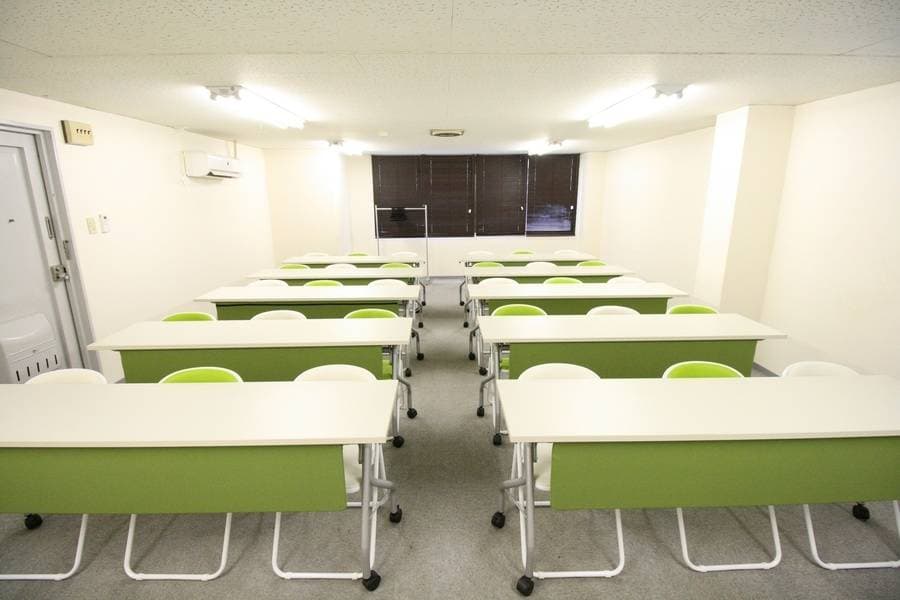 お気軽会議室堺筋本町　コスパ最高　42人着席可能
