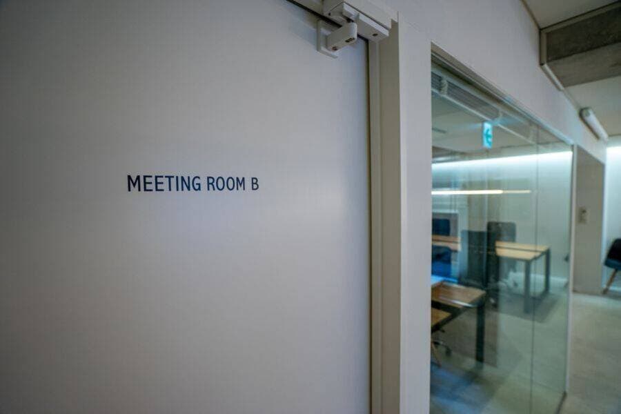 四ツ橋6名会議室 Centrum Meeting room B 写真3