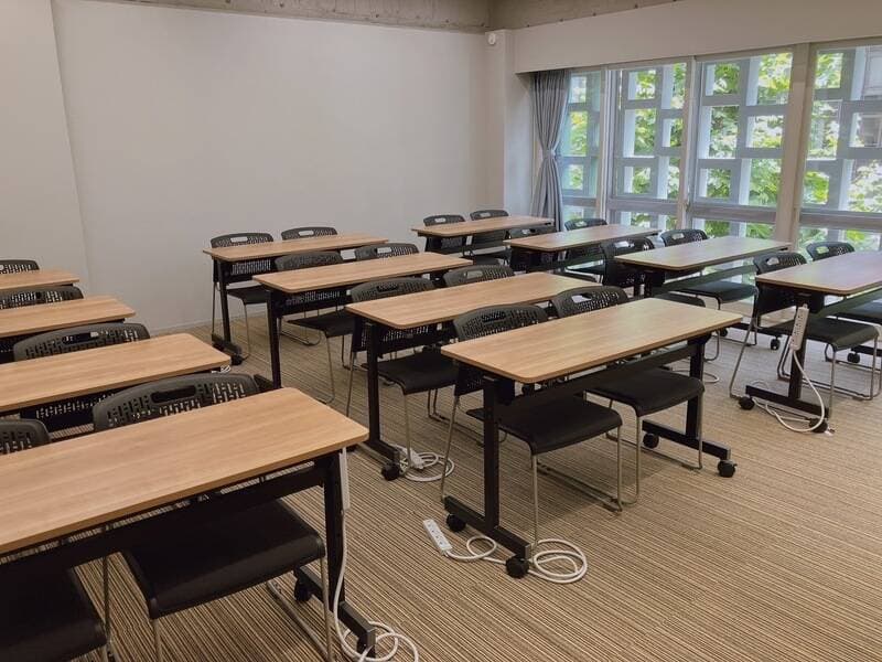 Room4｜溜池山王駅3分｜24名セミナー｜こぐま会議室