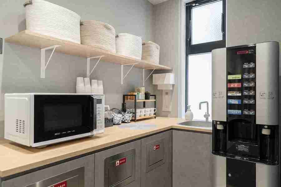 BIZcomfort新潟 6名用会議室 写真4