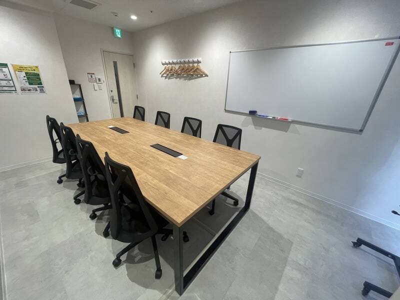 いいオフィス京都四条通8名会議室（Room E）