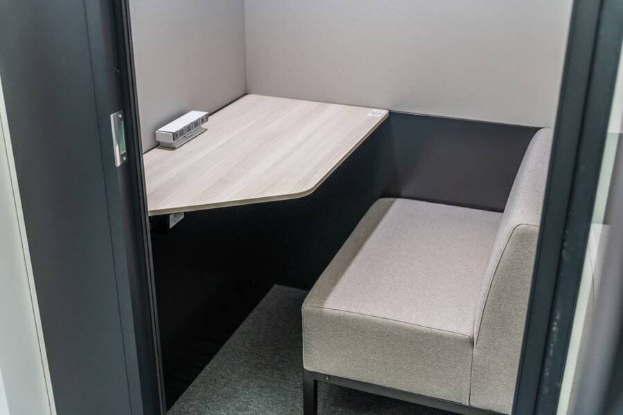 【BRIDGEX workplace】フォンブースA 写真2