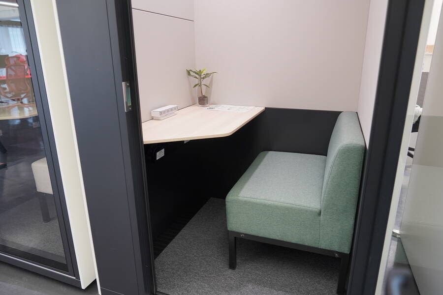 【BRIDGEX workplace】フォンブースB 写真5