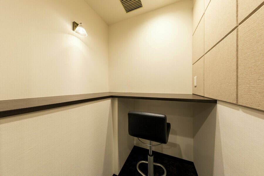 BIZcomfort静岡 1名用完全個室WEB会議ルームA 写真2
