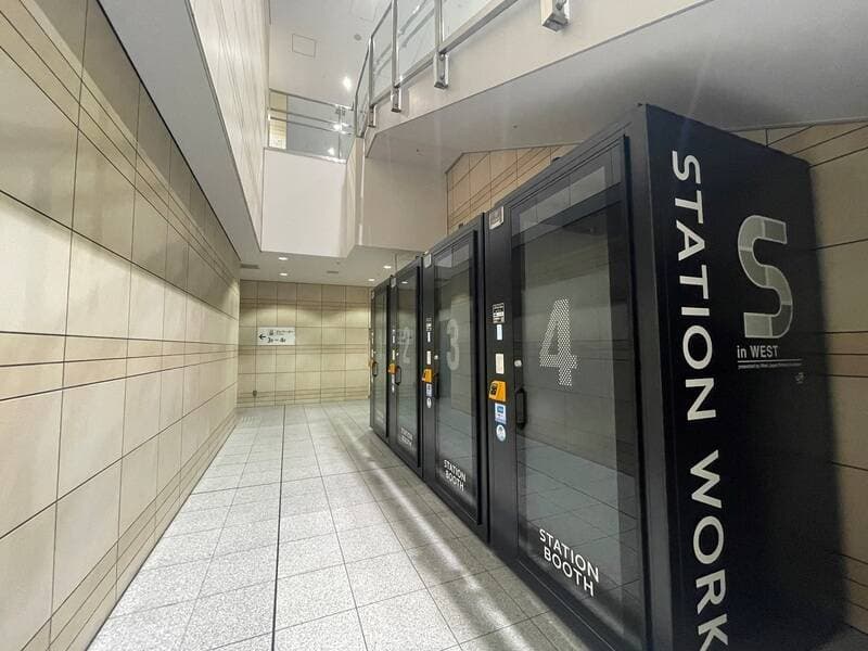 大阪駅連絡橋口(大阪ノースゲートビルディング3Fエントランス) 写真2