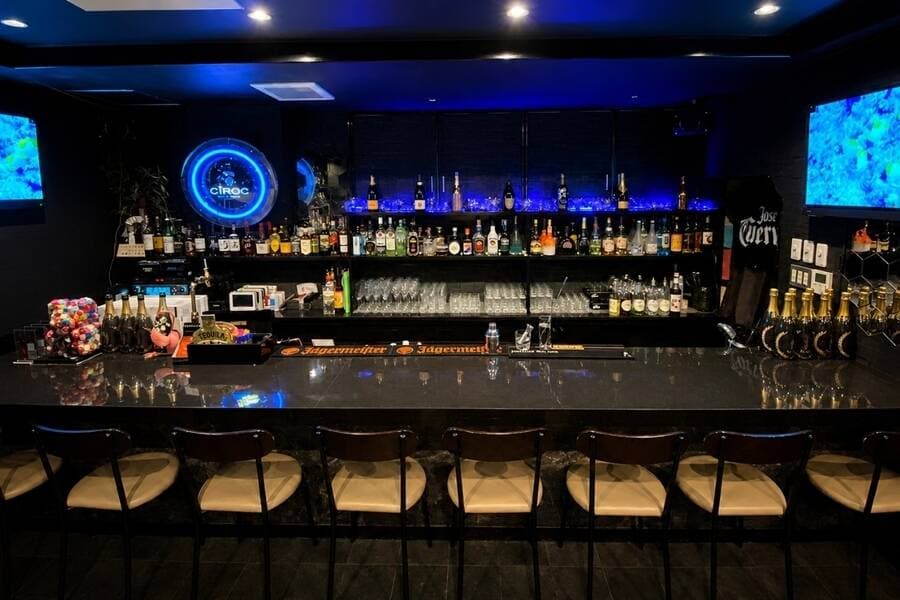 完全貸切セルフBar専門店BarTK心斎橋 写真2