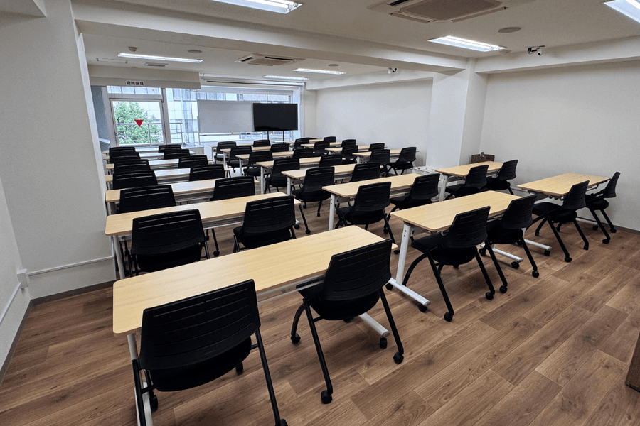 関内駅徒歩1分｜40名｜120型スクリーン｜WiFi