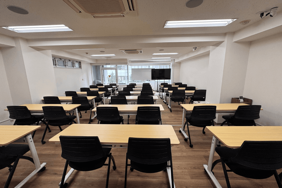 関内駅徒歩1分｜40名｜120型スクリーン｜WiFi 写真3