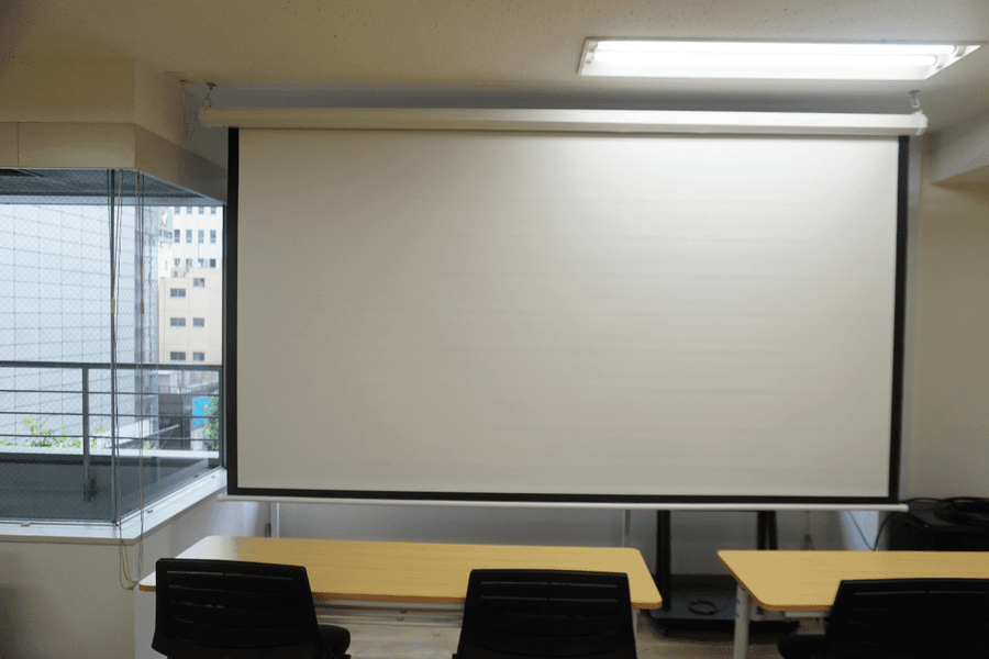 関内駅徒歩1分｜40名｜120型スクリーン｜WiFi 写真4