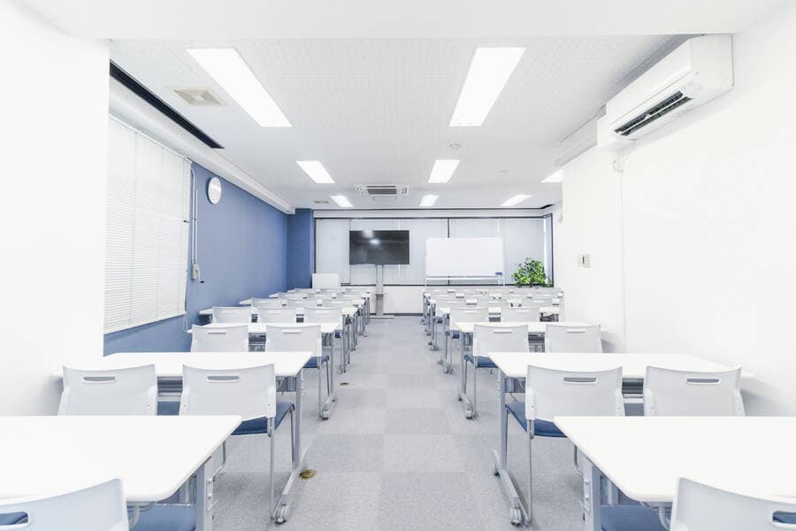 【仙台駅東口徒歩4分！近隣会議室で最高の立地！定員48名！】65型モニター・10Gbps光回線・WiFi全て無料！ふれあい貸し会議室 仙台 ...
