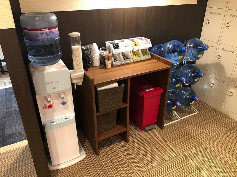 BIZcomfort京都四条烏丸 8名用会議室 写真5